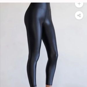 Carbon 38 7/8 Takara Legging. Size Small.